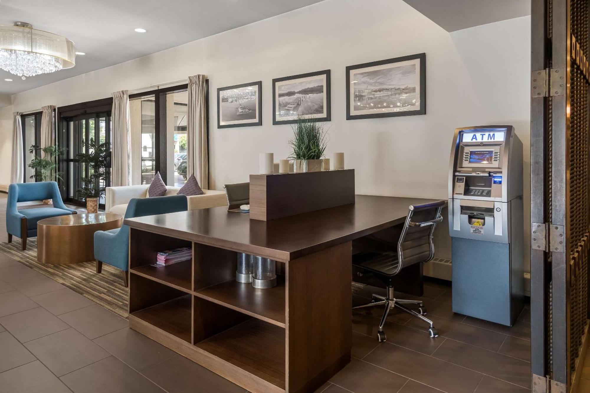 Radisson Riverfront Hotel 3*