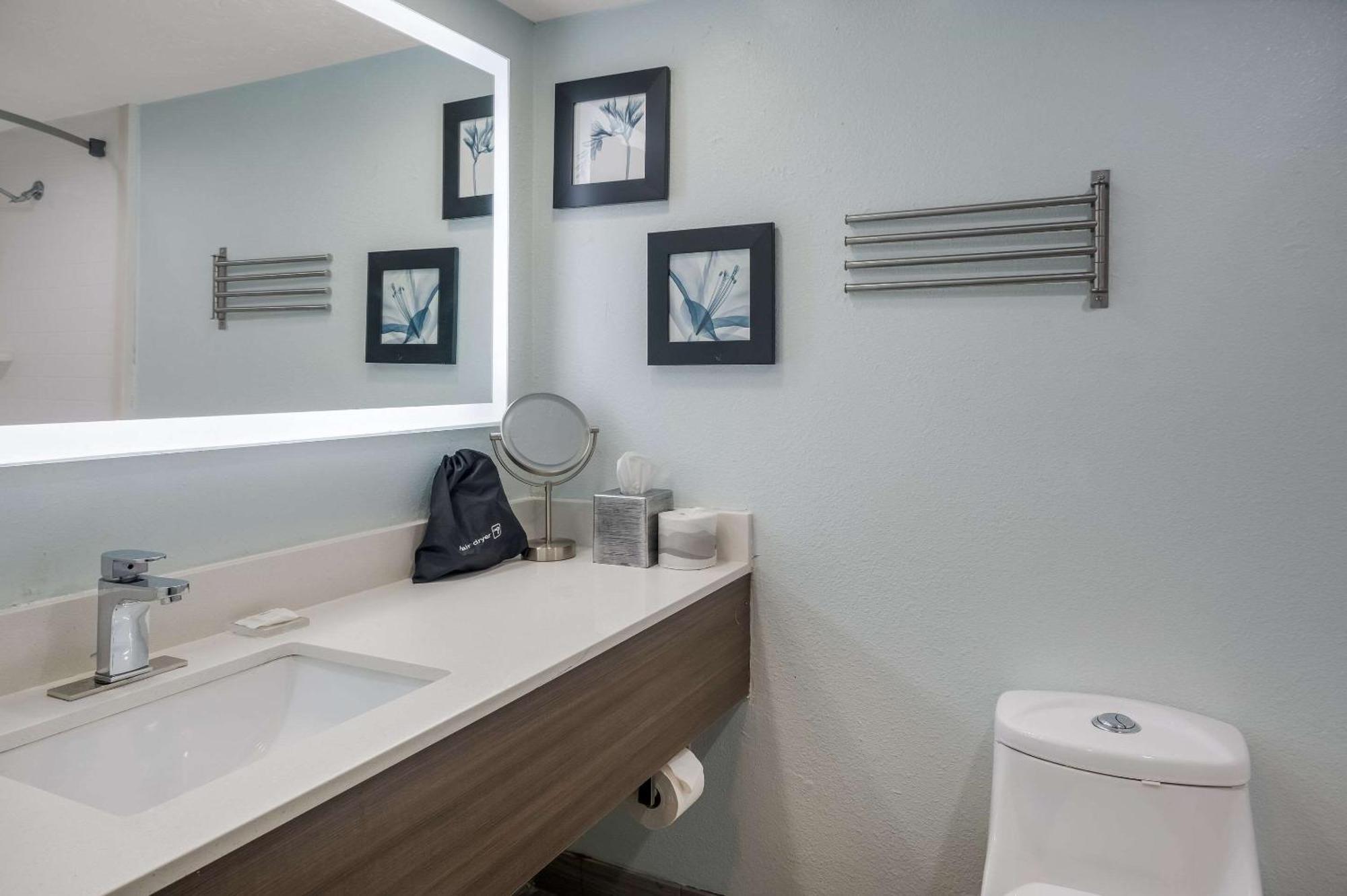 Radisson Riverfront Hotel 3*