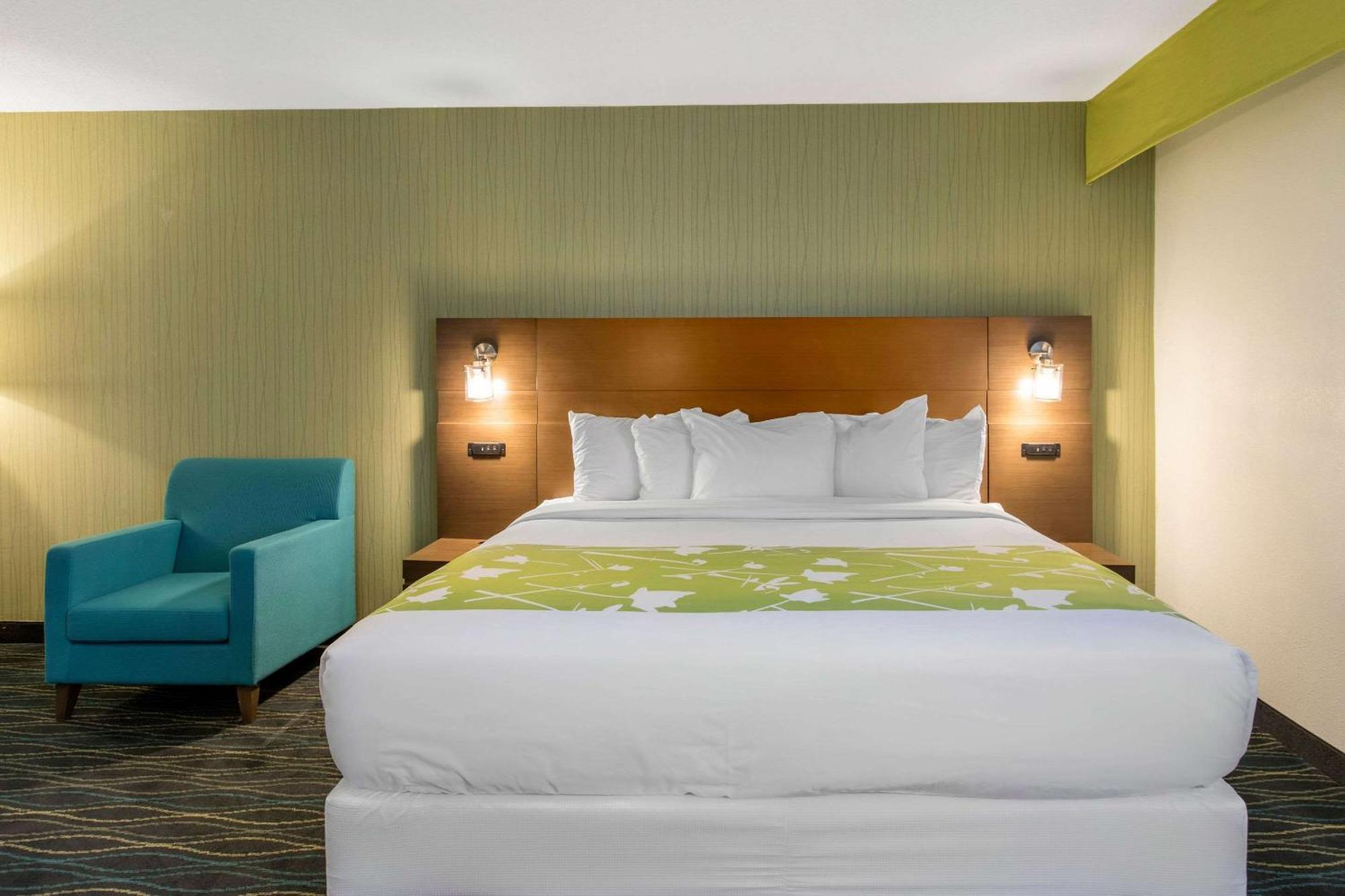 Radisson Riverfront Hotel