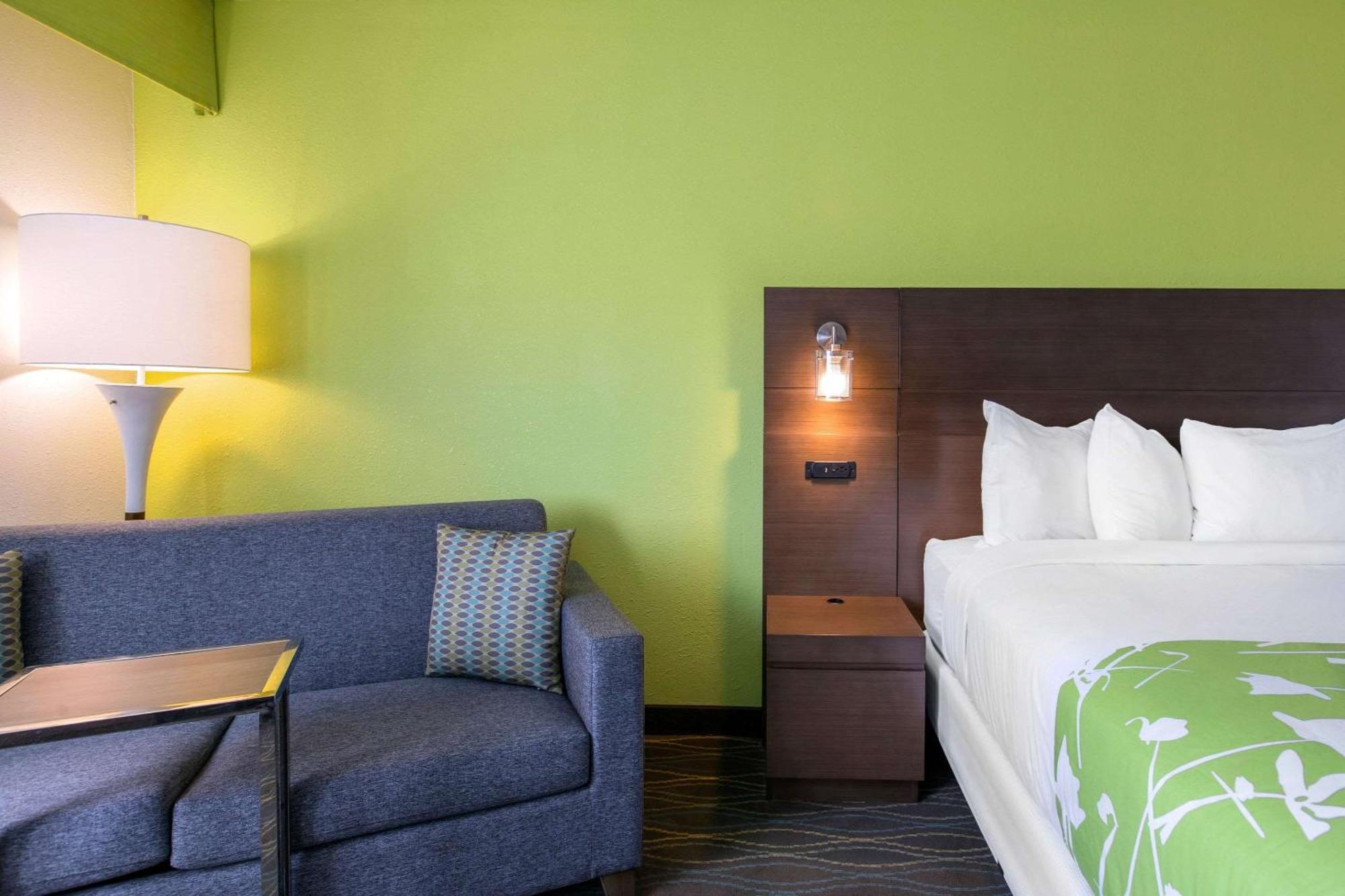Hotel Radisson Riverfront 3*